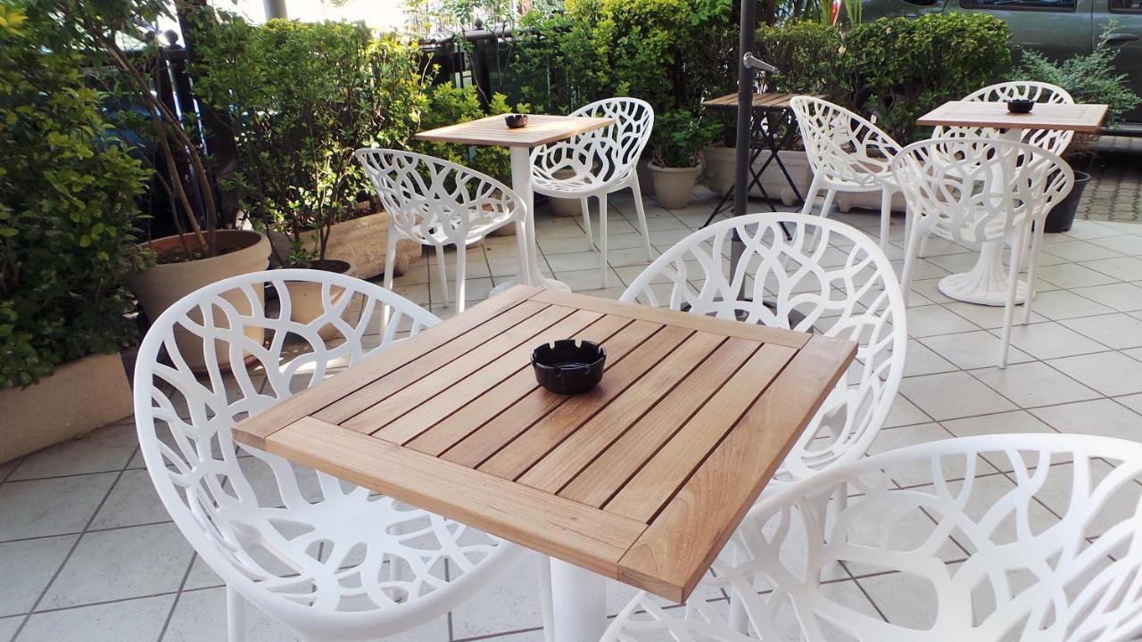 Hotel Aria Di Mare - Bed & Brunch In Centro A Riccione Luaran gambar