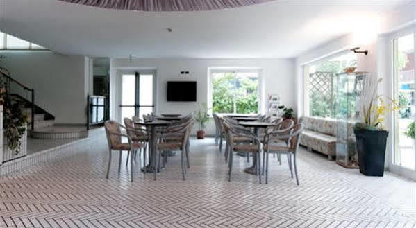 Hotel Aria Di Mare - Bed & Brunch In Centro A Riccione Luaran gambar
