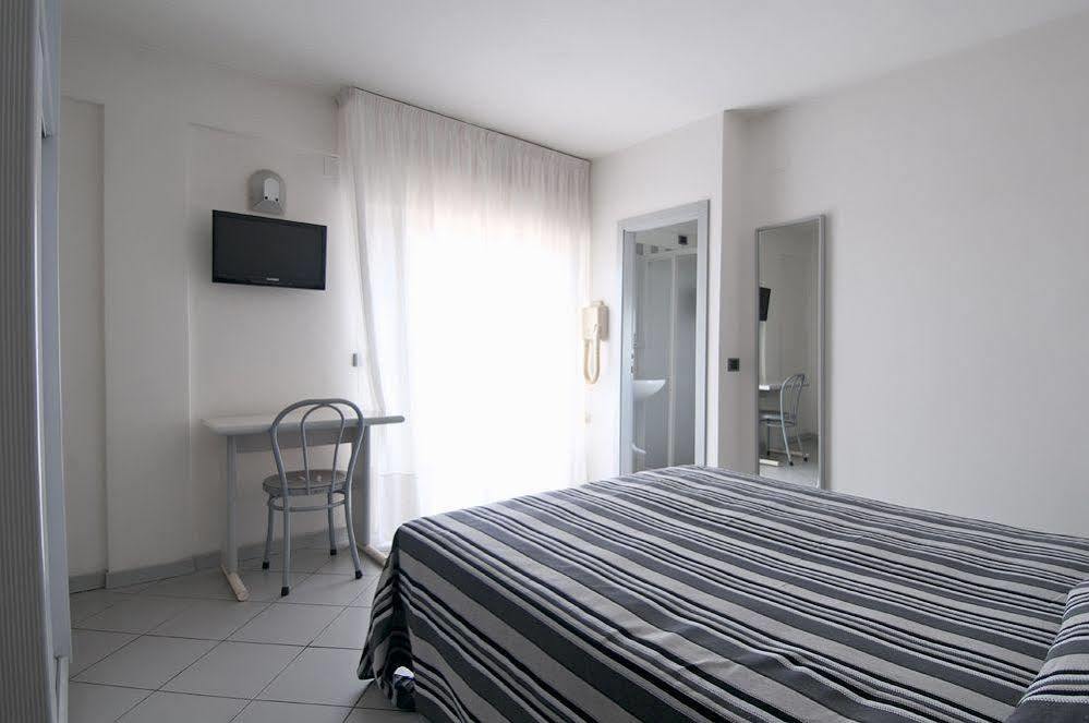 Hotel Aria Di Mare - Bed & Brunch In Centro A Riccione Luaran gambar