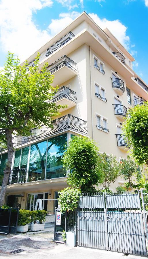 Hotel Aria Di Mare - Bed & Brunch In Centro A Riccione Luaran gambar