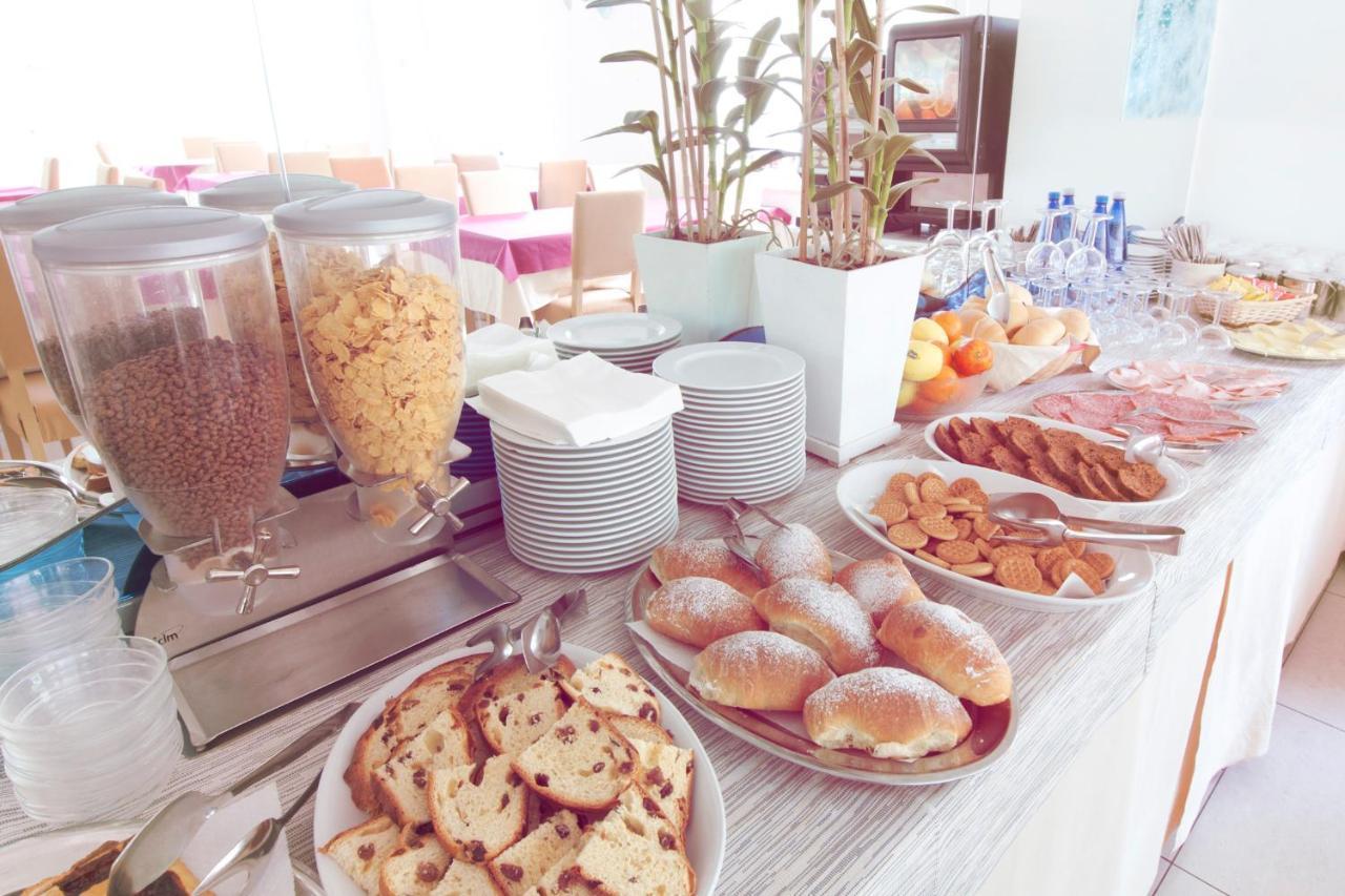 Hotel Aria Di Mare - Bed & Brunch In Centro A Riccione Luaran gambar