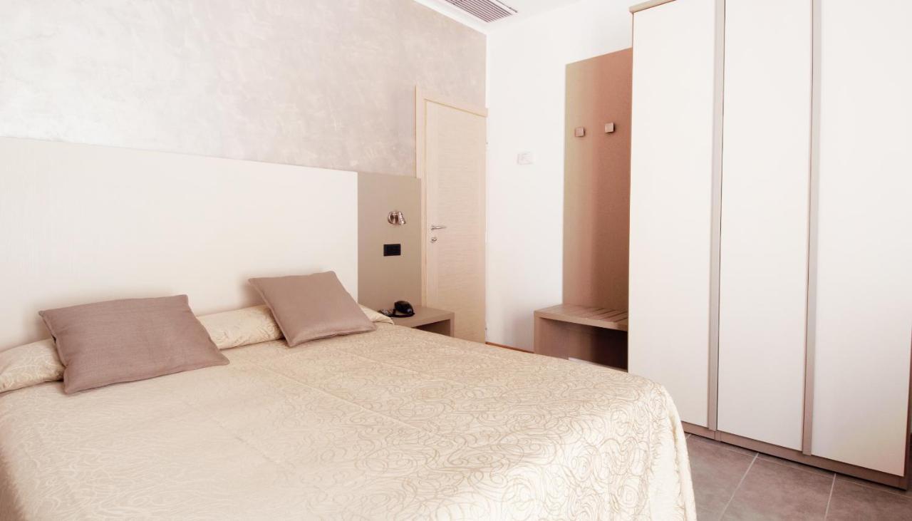 Hotel Aria Di Mare - Bed & Brunch In Centro A Riccione Luaran gambar