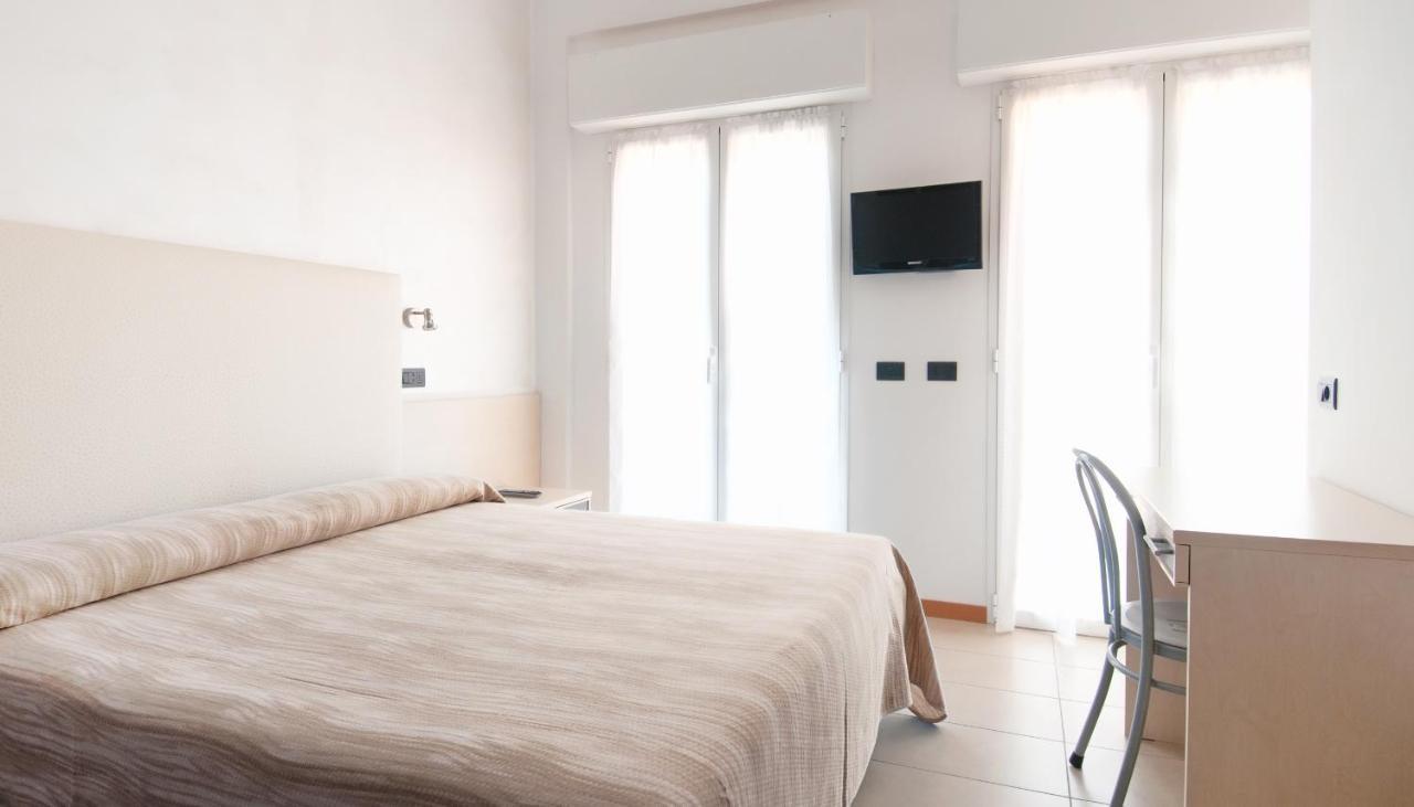 Hotel Aria Di Mare - Bed & Brunch In Centro A Riccione Luaran gambar